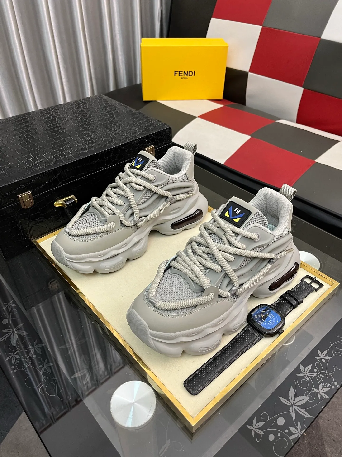 Men's shoes 💰480⌚️⌚️【FENDI】original quality.~ Unique modern style sneakers. 🏃A must-have casual shoe for trendy men😍😍 Original brand imported from Italy, imported original leather, sheep lining (refuses to discolor and grind feet) Sole: Original sole provided by the original factory, French lazy style design ⚠️Fit to the feet, original quality, super comfortable original sole. Just like shooting the real thing🎬The real thing is better, code number: 38-44
